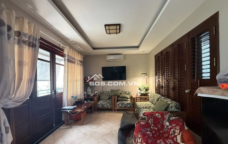 Phố Lạc Long Quân View Hồ 170M2 86 Tỷ MT Rộng 2 Măt Trước Sau Quy Hoạch ỔN